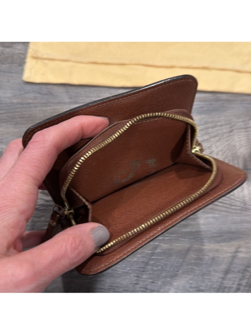 LOUIS VUITTON Mini “Insolite” Wallet in Monogram Canvas - Picture 4 of 14